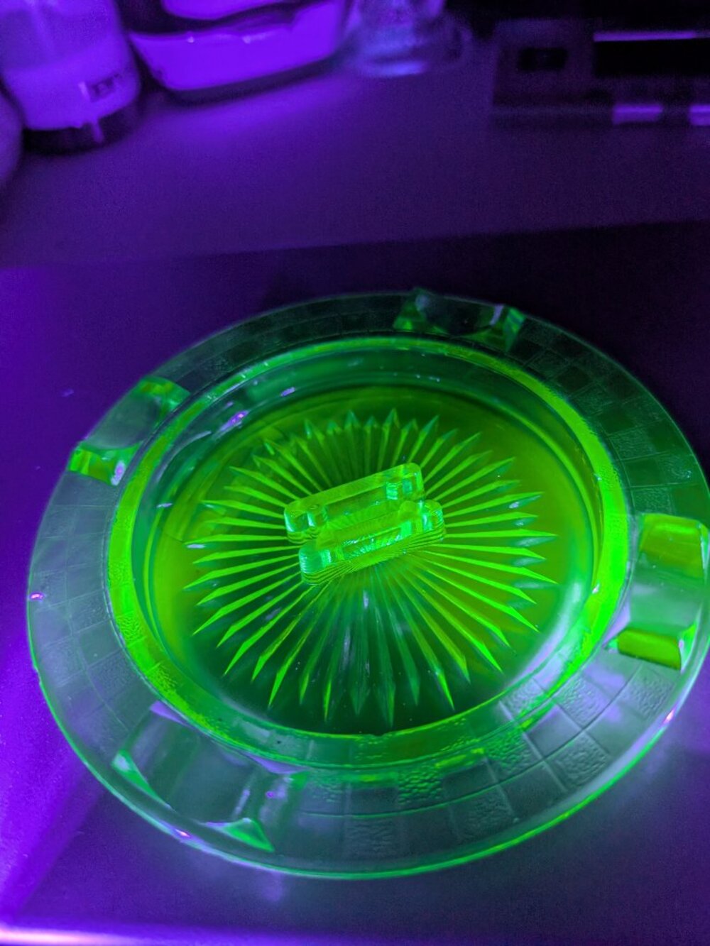 Vintage Hazel Atlas Green Uranium Ashtray Glows UV Matchbook Rest Rim Flakes
